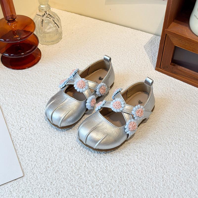Korean version of girls 2025 retro princess shoes flower shallow mouth children's single shoes soft sole small leather shoes Mary Jane classmate