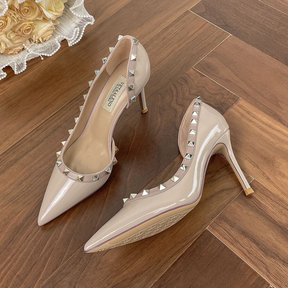 2025 spring and autumn new nude pointed head light mouth fine heel versatile not tired feet women's rivet professional single shoes