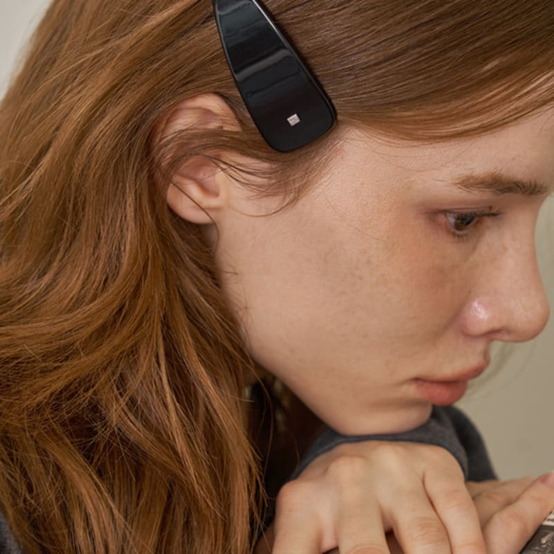 

Ssecondo Triangle side hairpin, Giselle Black