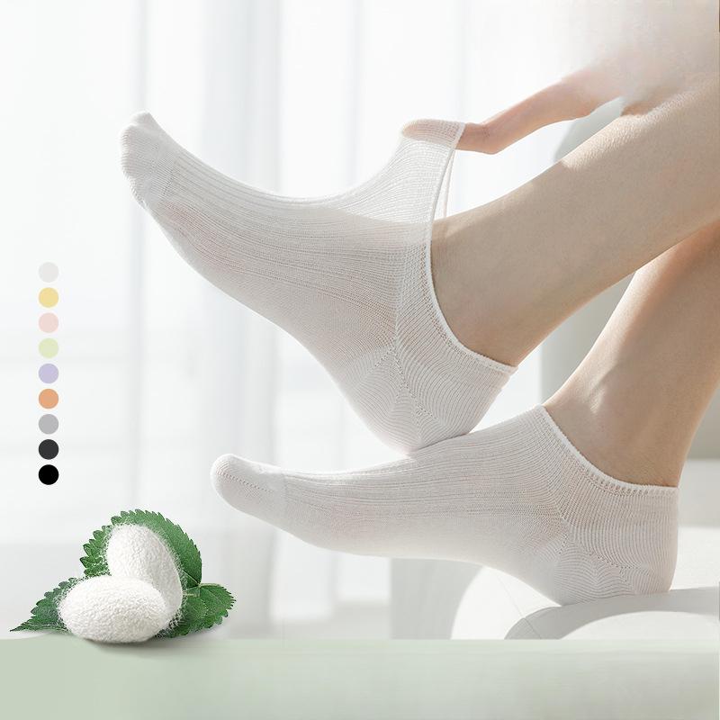 

Female Summer Thin Style Shallow Mouth Invisible Non Slip Do Not Fall with Sweat Absorbing Short Boat Socks 1 pair білий