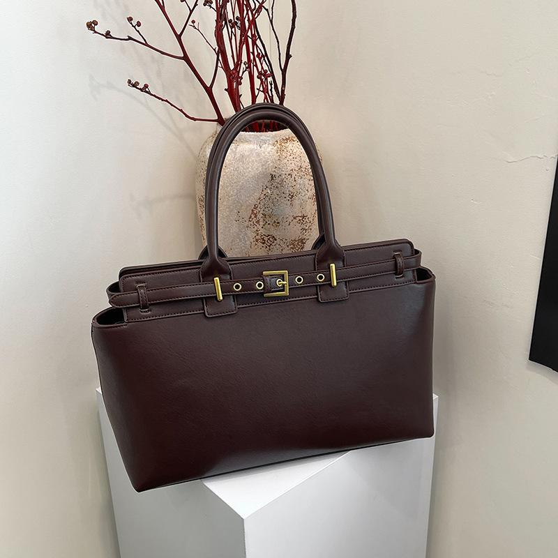 

Премиальная сумка-тоут на плечо 2025 новая ретро деловая для поездок большая вместимость простая и универсальная сумочка