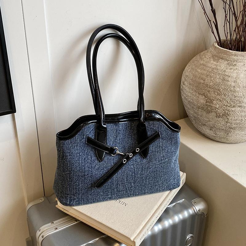 Denim bag women's large capacity 2025 new autumn and winter versatile simple shoulder college student class commuting tote bag