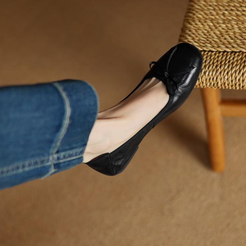

New round head one-pedal four-season lazy shoes comfortable low-heeled casual single shoes shallow mouth beef tendon sole leather large size shoes 40 чёрный