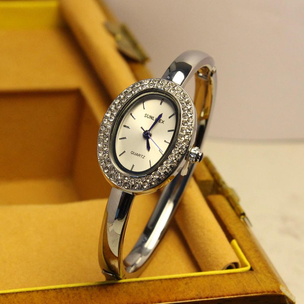 Golden Pearl Square Bracelet Watch - Women's Luxury Retro-Style Quartz Watch