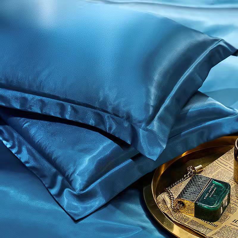 Luxurious Mulberry Silk Pillowcase - Soft, Breathable, Smooth, and Beauty-Enhancing High-Value Pillow Cover.