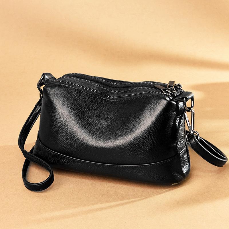 Borsa a tracolla monospalla grande e capiente, in similpelle, da donna, nuova, trendy ed elegante.