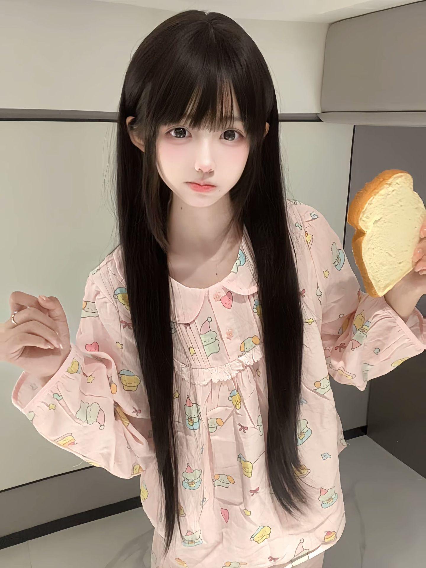 

Жіноча довга перука - 80 см у стилі Лоліта з природним чубчиком і повним головним убором