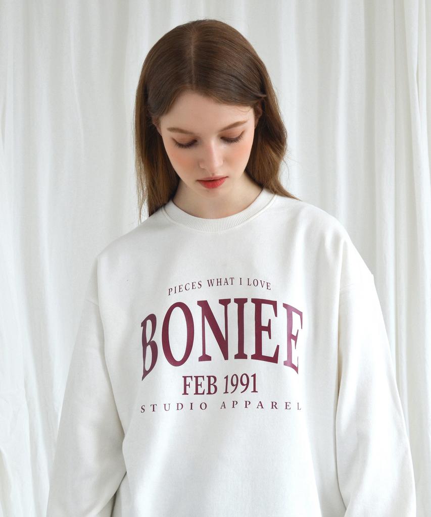 BONIEE Arch Big Typo Oversized Sweatshirt White