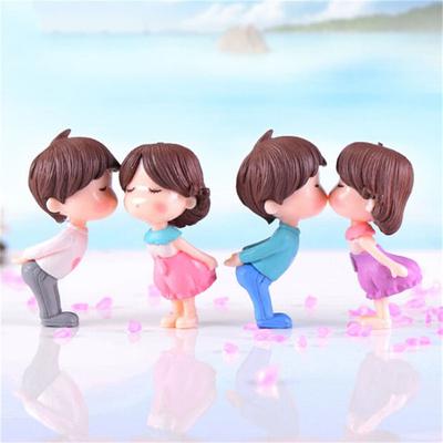 2Pcs Kiss Couple Miniatures For Fairy Garden Gnomes Moss Terrariums Decoration