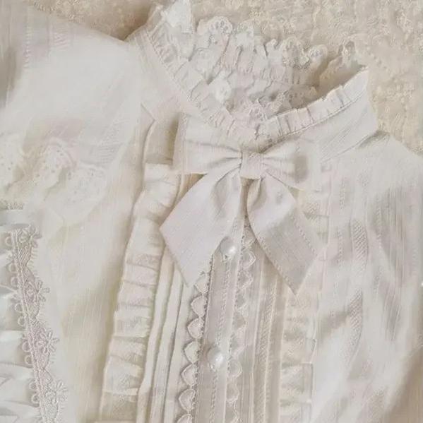 Damen Unterwäsche Reine Baumwolle Spitze Vielseitiges Hemd Nischenprodukt Frühling und Herbst Stil Elegant Langarm Lolita Unterhemd Vintage