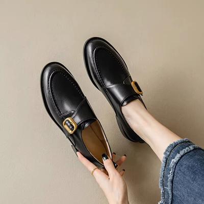 Französisch 2025 Frühling und Herbst neu Britischer Stil dicker Absatz Ein-Pedal-Slipper Gürtelschnalle kleine Lederschuhe Einzelne Schuhe Damen