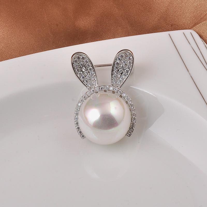 Chic Rabbit Brooch: Trendy Anti-Exposure Pin for Sweaters & Cardigans