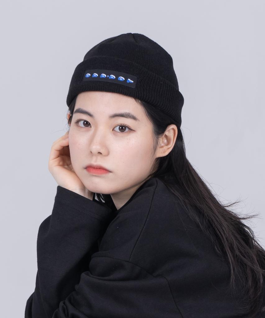 ODD DOT Horizontal Label Point Beanie_Black