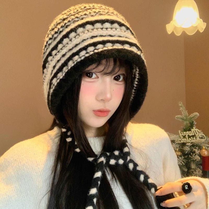 Autumn and winter striped cute hat women's big head circumference shows small face warm wool hat thickened encryption windproof knitted hat