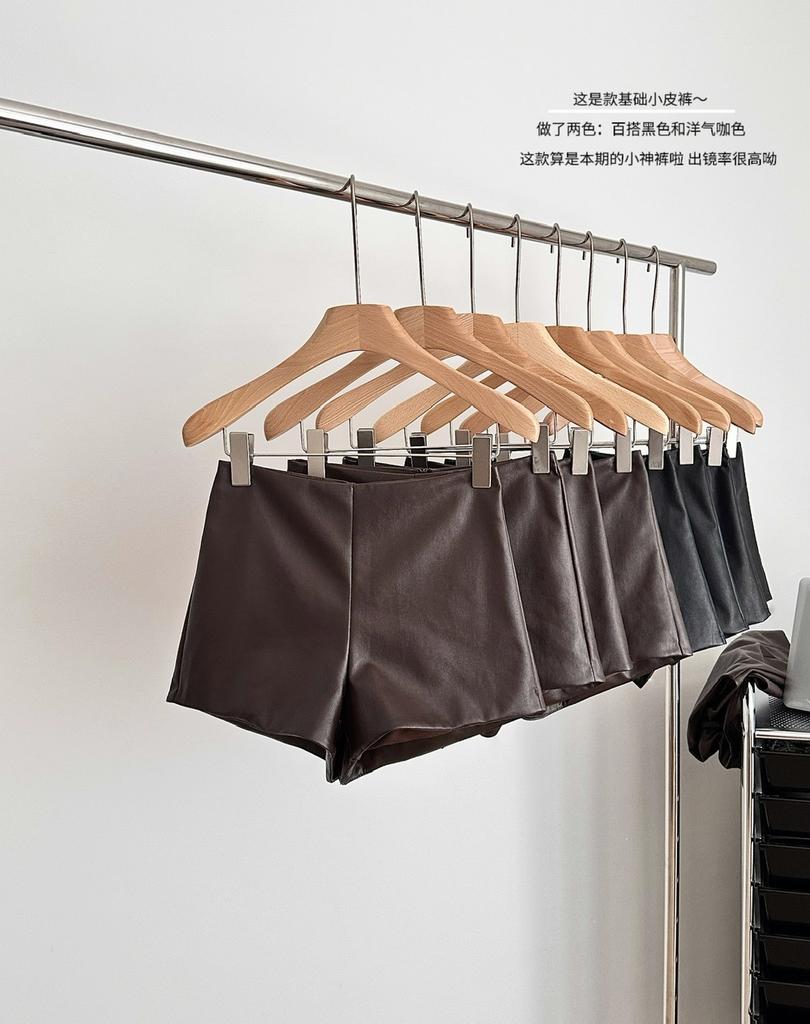 Pu Leather Bag Hip šortky Dámské Podzimní a Zimní Slim Vysoký pas Slim Sexy Hot Girl Černá Svrchní boty Kalhoty Rovné kožené kalhoty