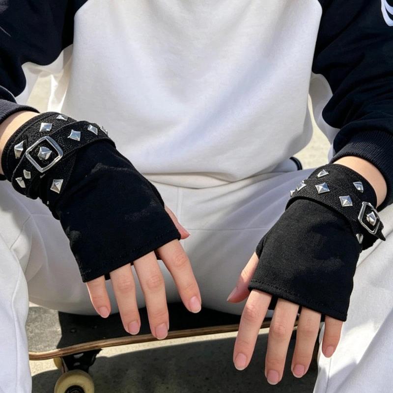 Adjustable Black Punk Fingerless Gloves Silver Studs Non-slip for Rock Band Performance Halloween Cosplay Props