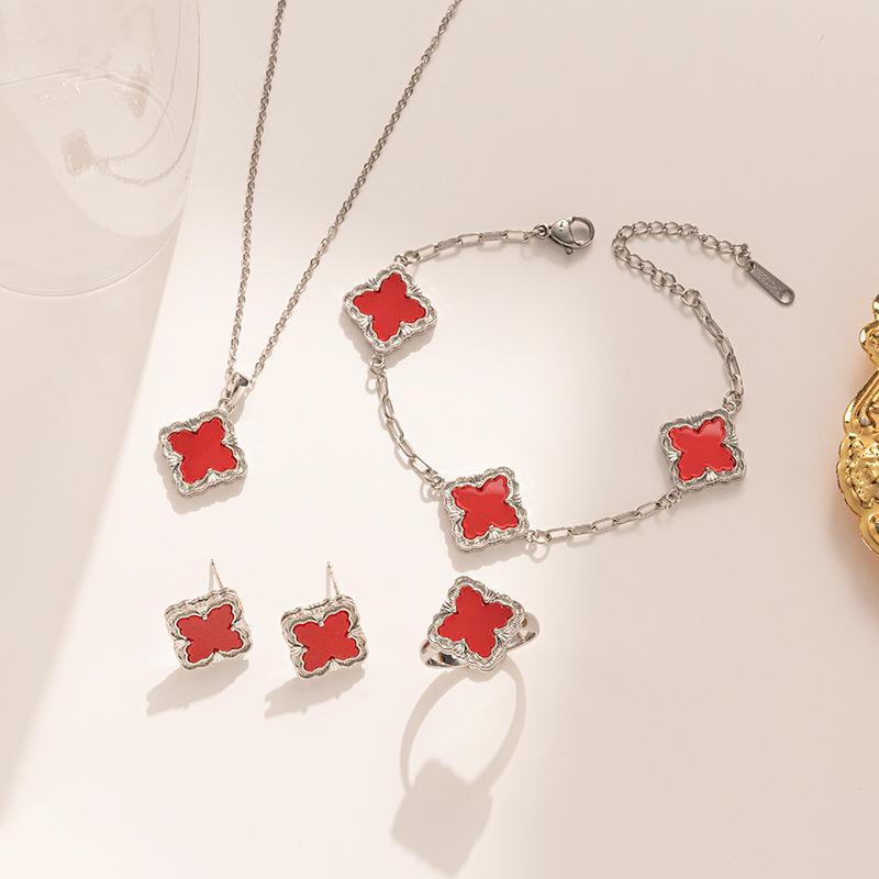 Four-leaf Clover Women's Necklace Bracelet Earrings and Ring Set – A Luxurious and Sophisticated Jewelry Set