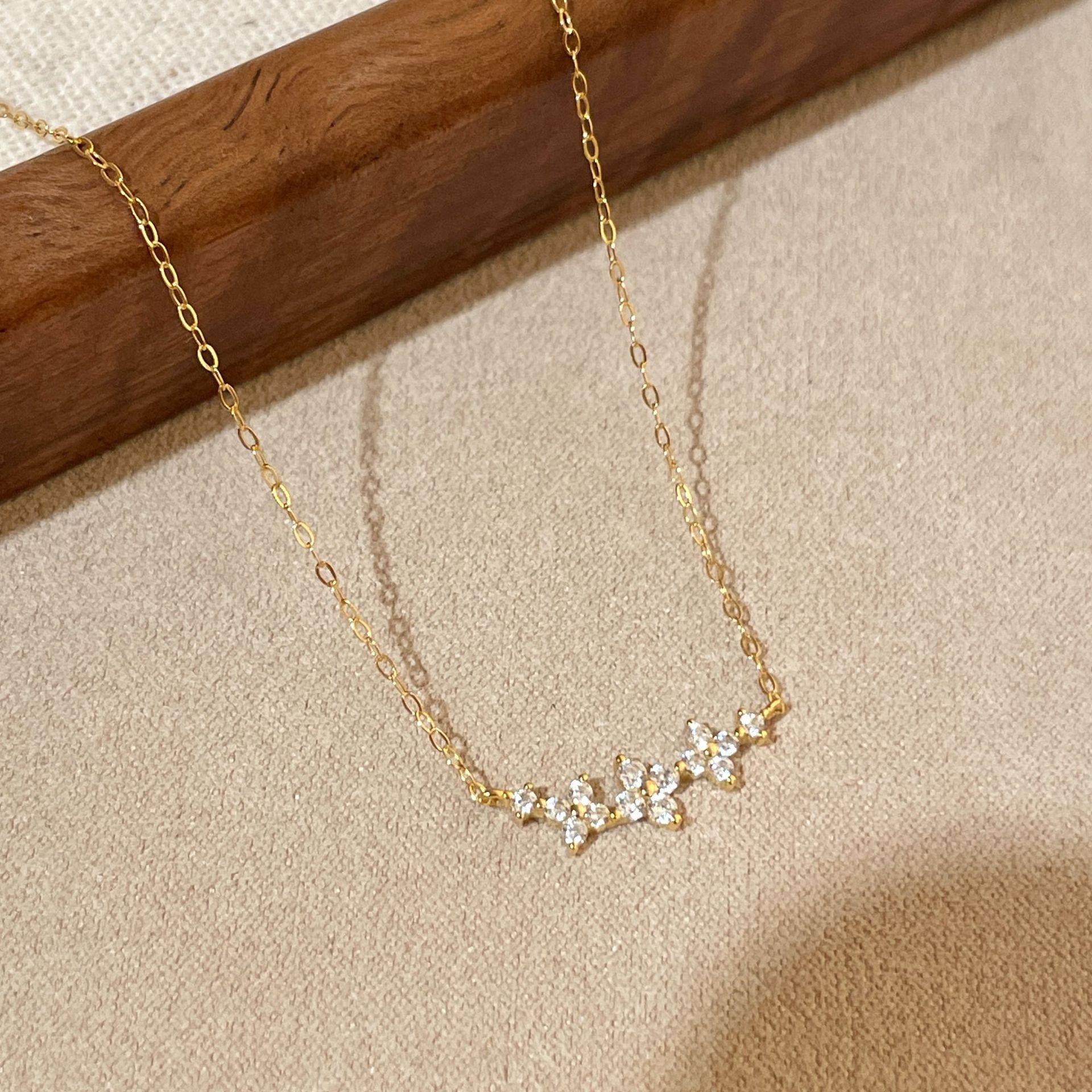 Explosive Three Small Flower Necklace with Temperament, Mini Flower Clover Pendant, Versatile Collarbone Chain 40CM