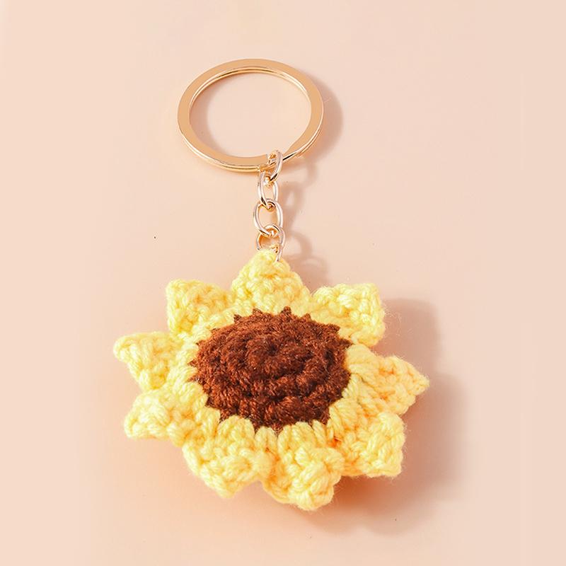 New Handmade Knitted Flower Keychain Crocheted Love Heart Keyring Pendants for Car Key Holder Handbag Decor Jewelry Gifts