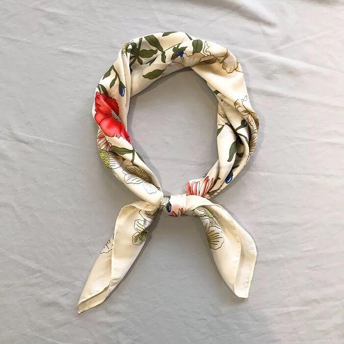 Custom logo 100% Polyester Floral Design square Satin Head Lady Scarf светло-желтого