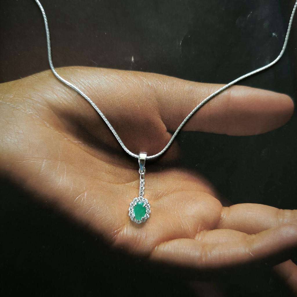 Серебряная подвеска с изумрудом 0.833ct, фианитами (2214212)