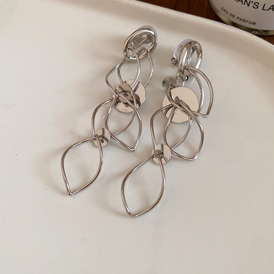 Silver Needle Hollow Round Tassel Earrings European and American Fashion Simple Versatile Earrings Light Luxury Premium Temperament Earrings Women