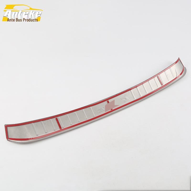 Compatible with 15 Cruze Models, This Stainless Steel Rear Guard Plate Protects and Modifies the Trunk's Tailgate.