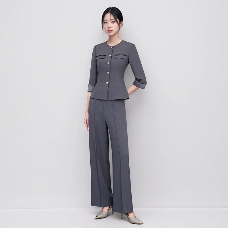 

Женский серый костюм с семью рукавами L