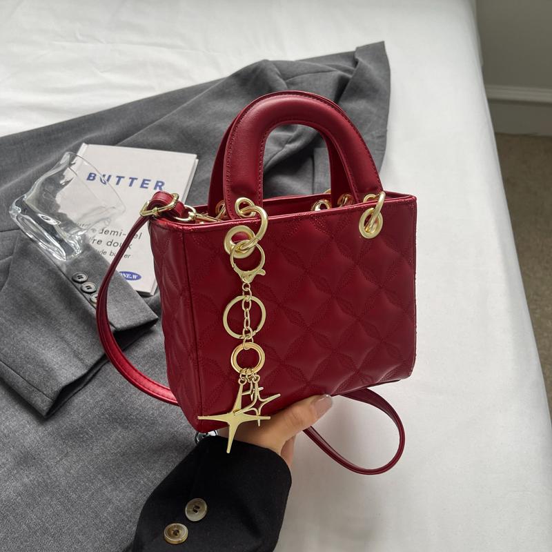 Bag Women's Xiaoxiangfeng Fashion Women's Bag Autumn and Winter Glossy Crossbody Bag Niche Simple Portable Rhombus Temperament Princess Diana Bag