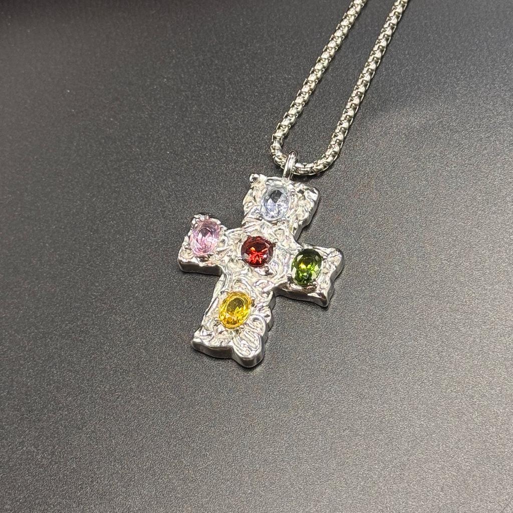 2026 Fashion Niche Retro Temperament Pendant 18K Gold Multicolored Beating Pattern Cross Necklace
