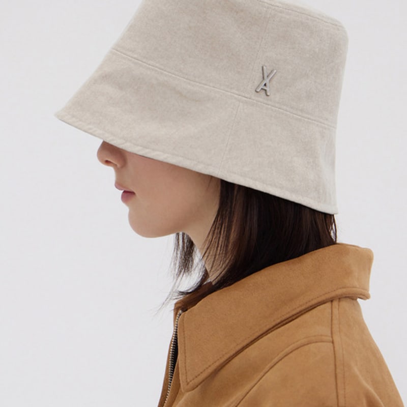 

VARZAR VA Панама-ведро с пигментом и шипами Бежевая FREE