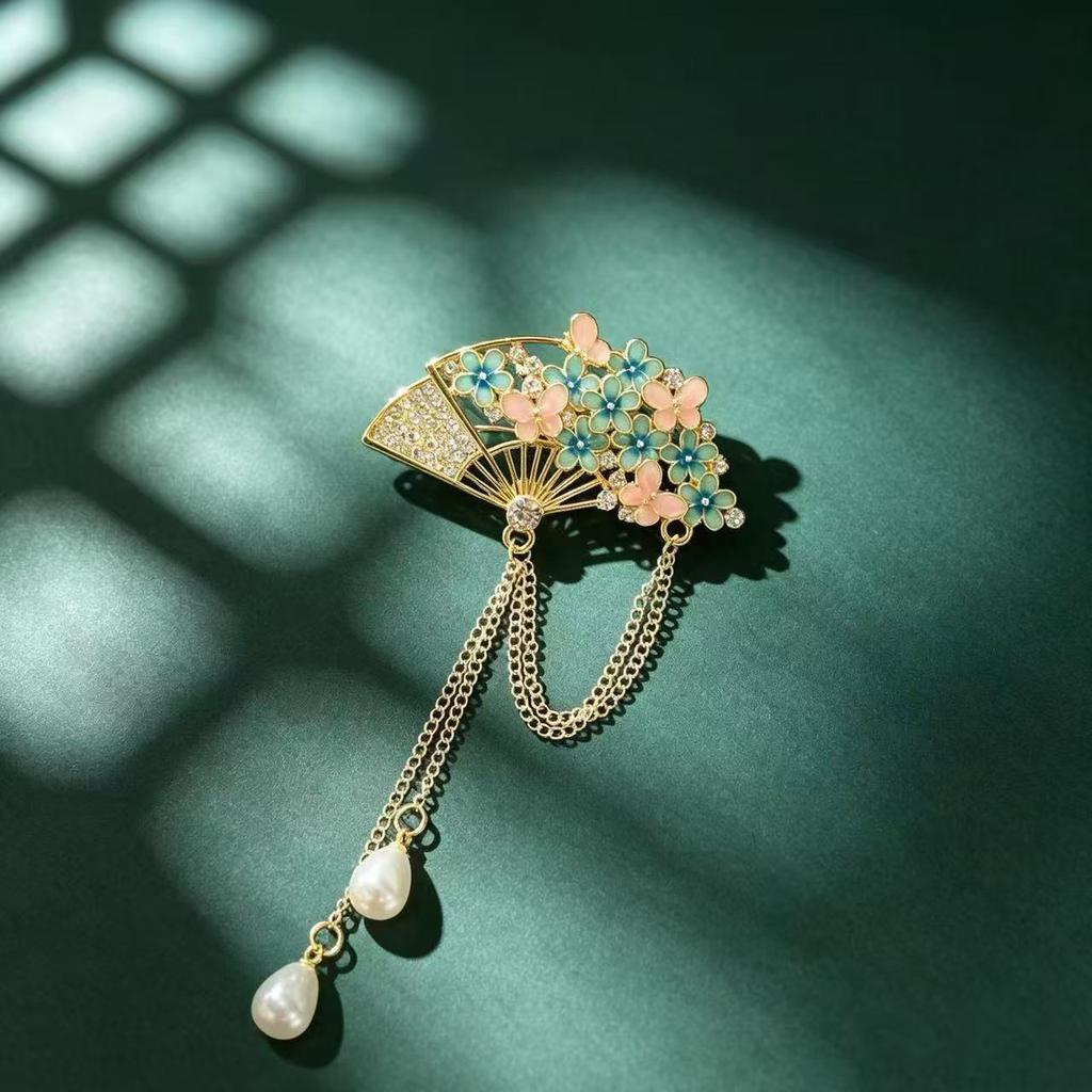 Flower Folding Fan Brooch Premium Sense Delicate Light Luxury Press Flap Clothing Clothing Waist Buckle Pin Jewelry Flower Brooch