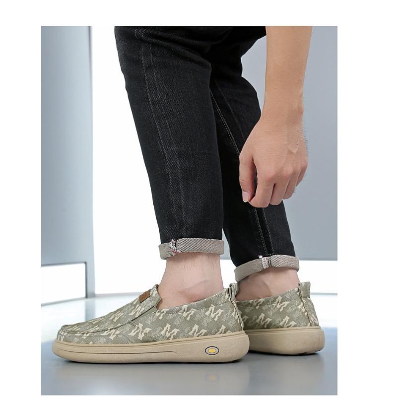 Men's Breathable Canvas Slip-On Shoes Lightweight Comfortable Durable Versatile.