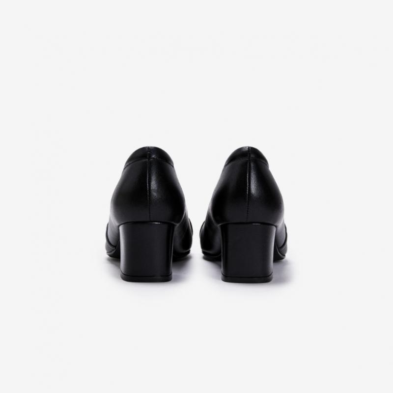 ESquire Women S SheepSkin inciSion twiSted pumpS Shoe Black