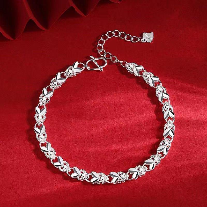 

Stylish Lucky Cute Rabbit Bracelet for Female Students & Best Friends