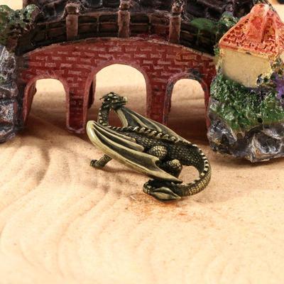 Dekorative geflügelte Drachenstatue im Vintage-Stil mit geringeltem Schwanz, kleines Ornament für Heim- und Büro-Schreibtisch-Dekoration