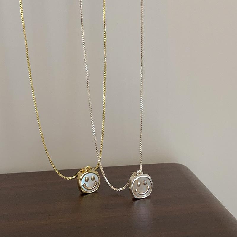 Fritillary Square Smiley Face Pendant Necklace Female Niche Unique Personality Fashion Sweet Temperament Versatile Neck Chain Collarbone Chain