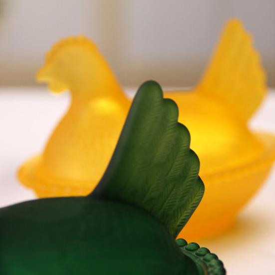 Glas Hühnchen Süßigkeitenschale Nest Süßigkeiten Deckel Niedliche Snackschale mit Henne auf Schale Dessertteller