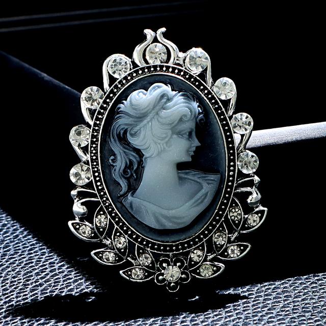 New Beauty Head Embossed Brooch 20 Styles Available Classic Fashion Pin Wedding Party Jewelry Pearl Rhinestone Material