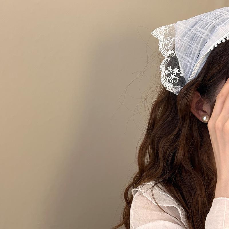 Batic triunghiular din dantelă franțuzească leneșă: Bandă de păr pastorală din mătase pentru femei