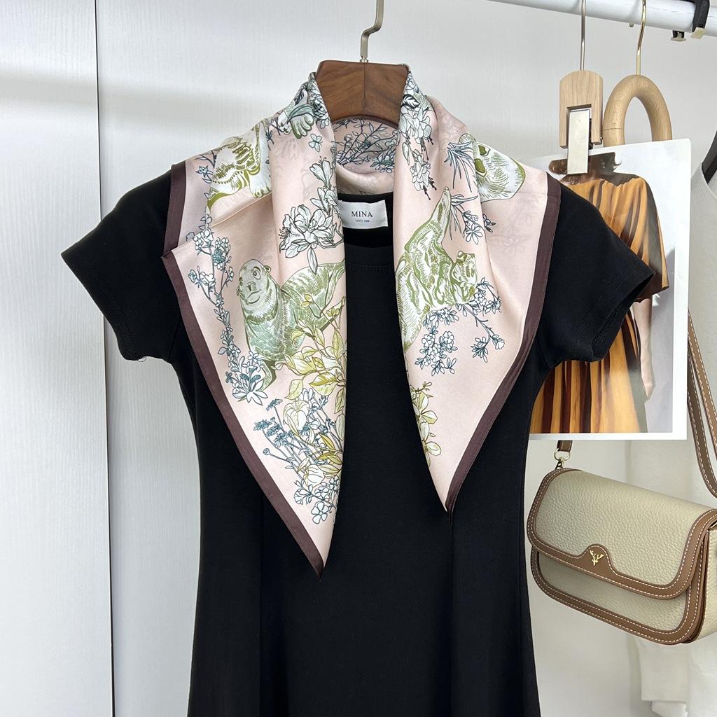 Spring And Summer Silk Chinese Square Scarves Go Out To The Street With Mulberry Silk Silk Scarves With Fresh Green Silk Scarves And Shawls.
