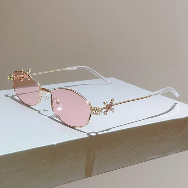 

Trendy y2k Irregular Sunglasses Women For Female Vintage Sun Glasses Punk Luxury Brand Designer Diamond Crystal Pink Eye Glasses розовый
