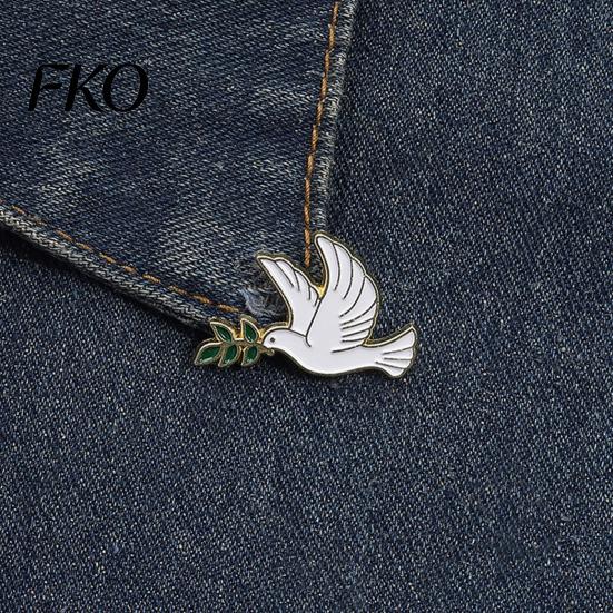 Metal Pin Brooch Pin, Pigeon Olive Branch Design Lapel Durable Backpack Decorative Badge for School Bag Clothes Accessories Precision