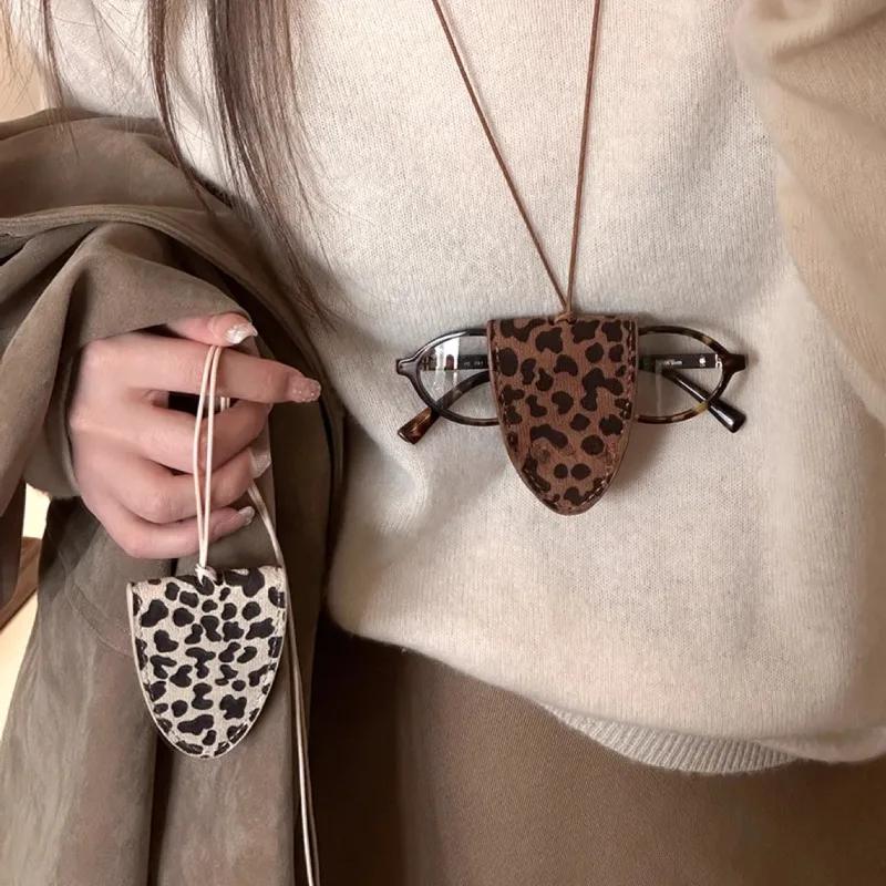 Retro Leopard Eyeglasses Storage Bag Pendant Hanging Neck Glasses Clip Pendant Durable Glasses Clip Simple Hanging Neck Pouch
