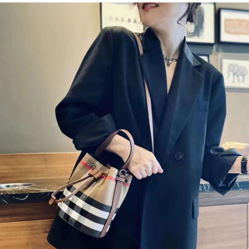 Women Shoulder Bag New Fashion Niche Checkered Drawstring Bucket Bag Korean Style Commuter Leisure Texture Outdoor Crossbody Bag