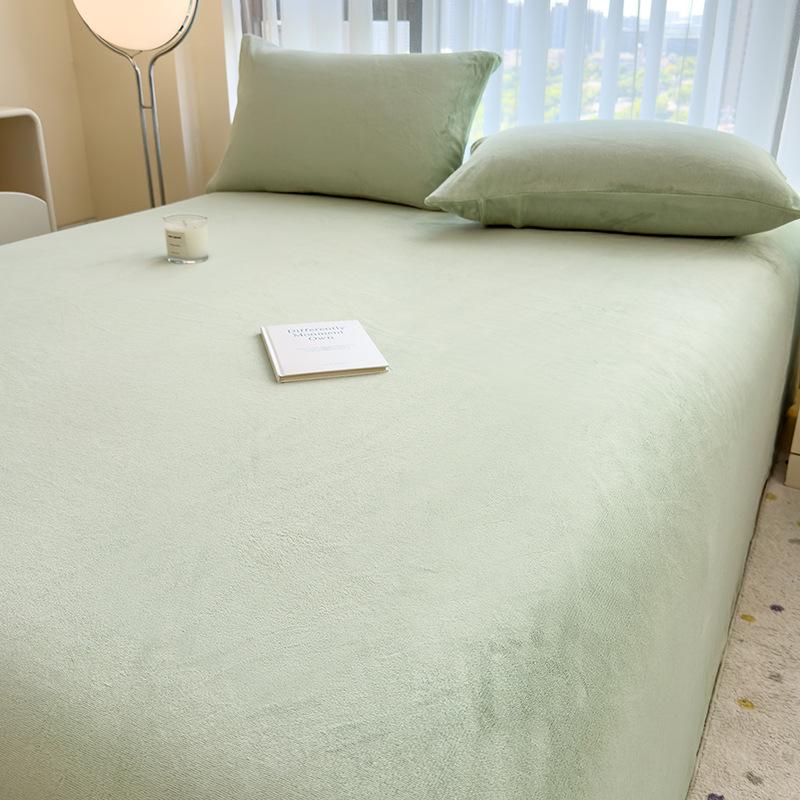 Cozy Flannel Velvet Bed Sheet - Thick, Soft, Solid Color for Autumn/Winter