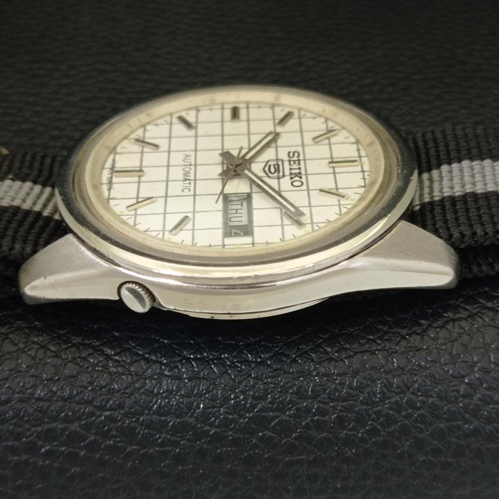 SEIKO 5 AUTOMATIC JAPAN MENS 6119C VINTAGE WHITE COLOR DIAL WATCH a702364-5