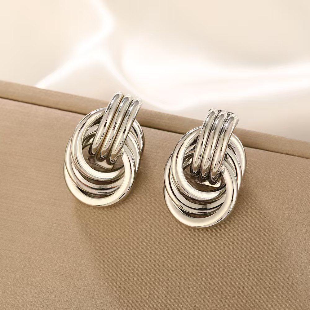 Europäisch-Amerikanische Geometrische Twist Kreis Ohrringe – Stilvoll, Mehrschichtig und Vielseitig