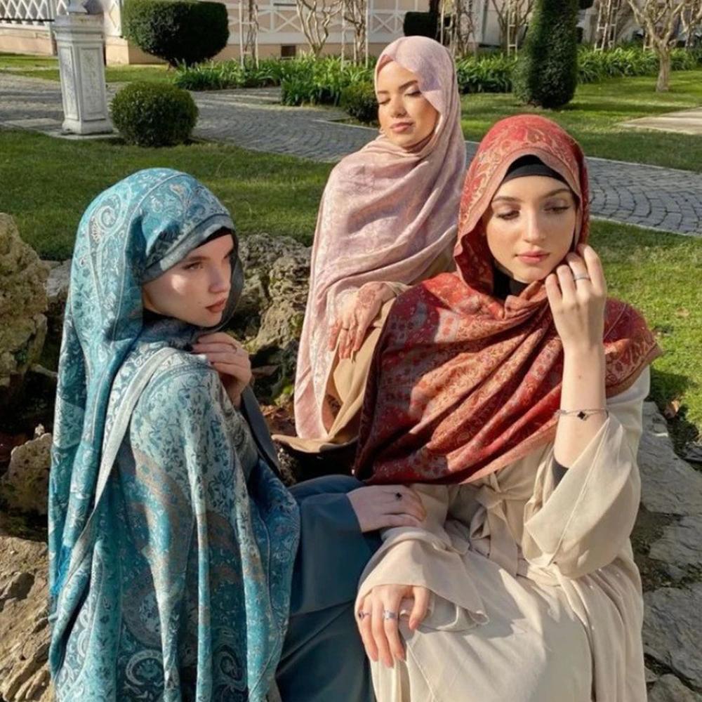 Etniczny Szalik Hidżab z Haftem Paisley Retro Orzech Bawełniany Hidżaby dla Muzułmanek Szale do Owijania Eleganckie Szale Damskie Turban Chusta na Głowę