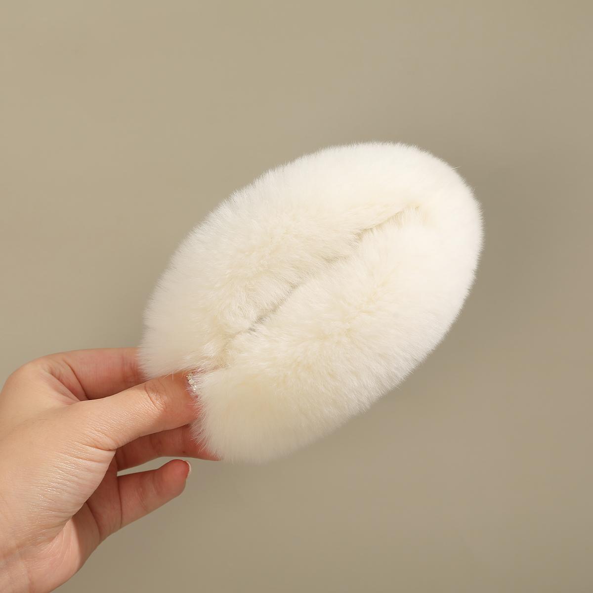 

AWAYTR Plush Oval Shell Duckbill Hairpin Cute Hair Clips Valentine Headwear Girl Hair Accessories Festival Gift